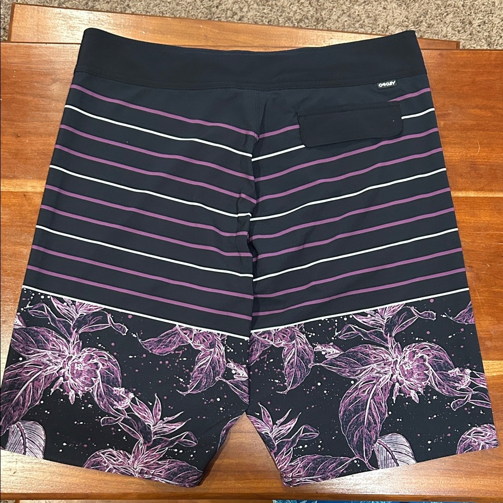 2 Oakley Men’s Performance Board Shorts - Picture 5 of 5